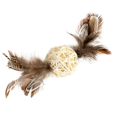 Іграшка для котів Плетений м'ячик з дзвіночком і пір'ям GiGwi Catch&scratch перо, дерево, 13 см 75047 фото